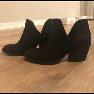 SOLD - Steve Madden - Ankle Boots